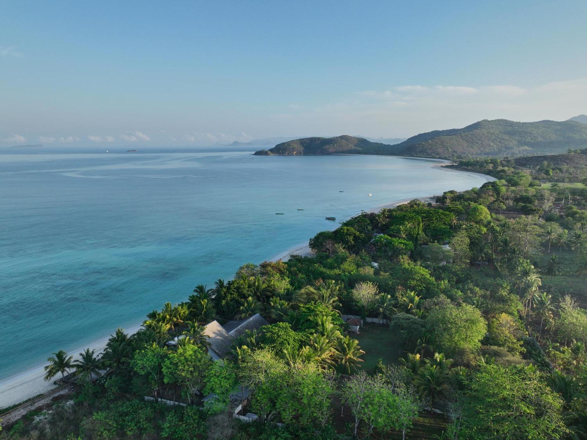 มียาโม บีช ลอดจ์ Hotel Jereweh ภายนอก รูปภาพ