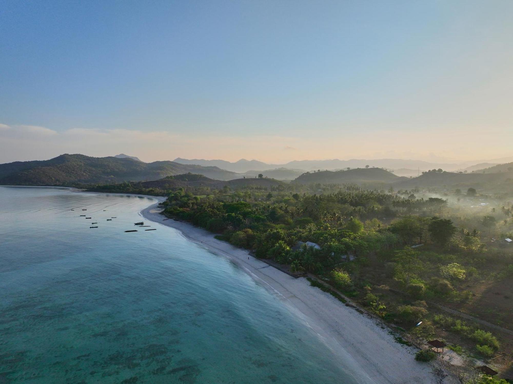 มียาโม บีช ลอดจ์ Hotel Jereweh ภายนอก รูปภาพ