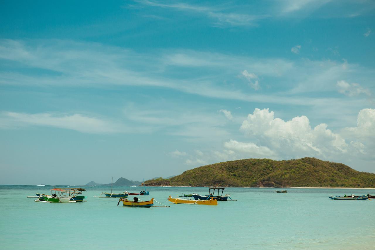 มียาโม บีช ลอดจ์ Hotel Jereweh ภายนอก รูปภาพ